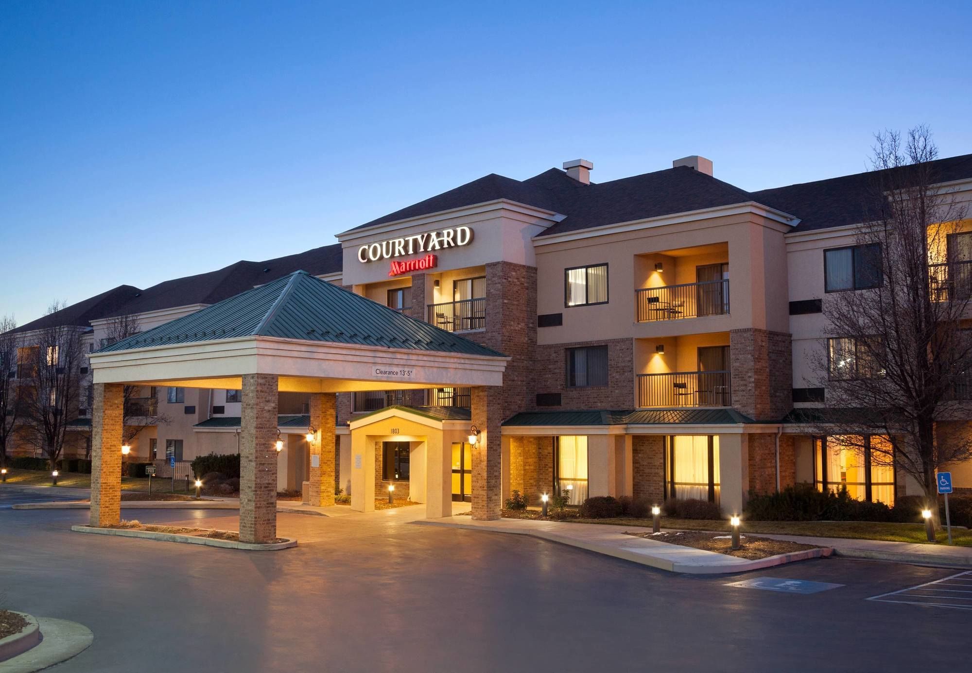 Фото Courtyard by Marriott Layton