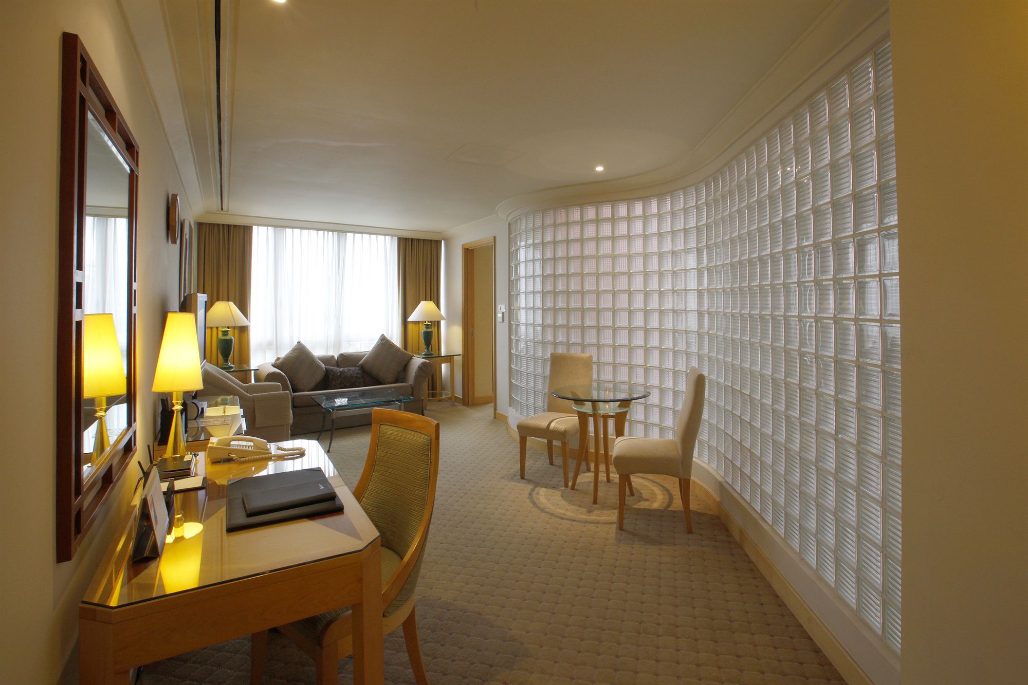 Фото Lanson Place Winsland, Singapore