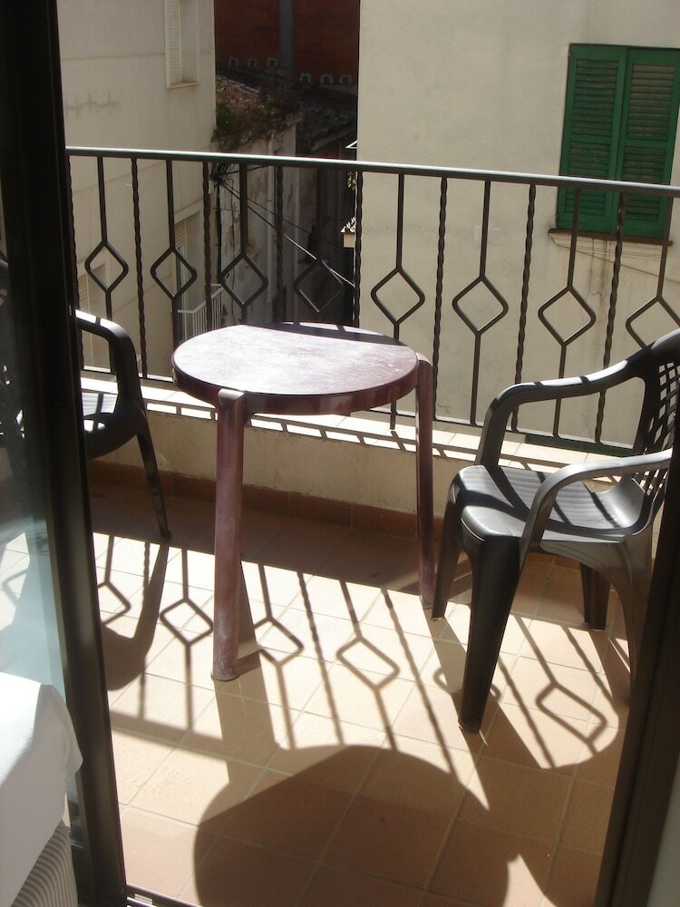 Фото Hostal Vila del Mar