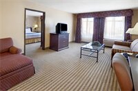 Фото Holiday Inn Express Hotel & Suites Marina - State Beach Area, an Ihg Hotel