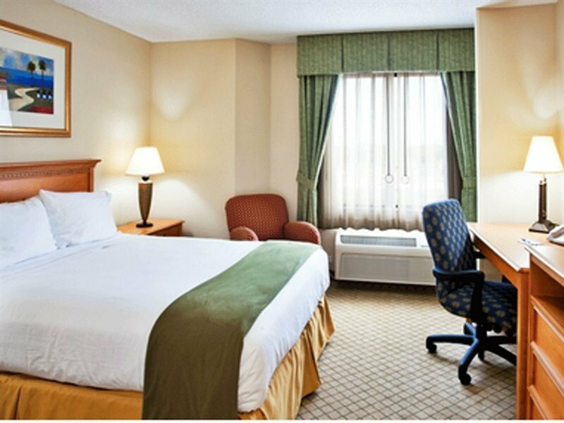 Фото Holiday Inn Express & Suites Nearest Universal Orlando, an Ihg Hotel