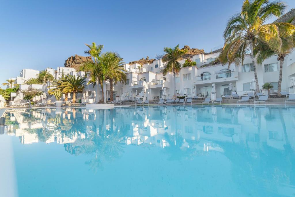 Фото Marina Bayview - Adults Only