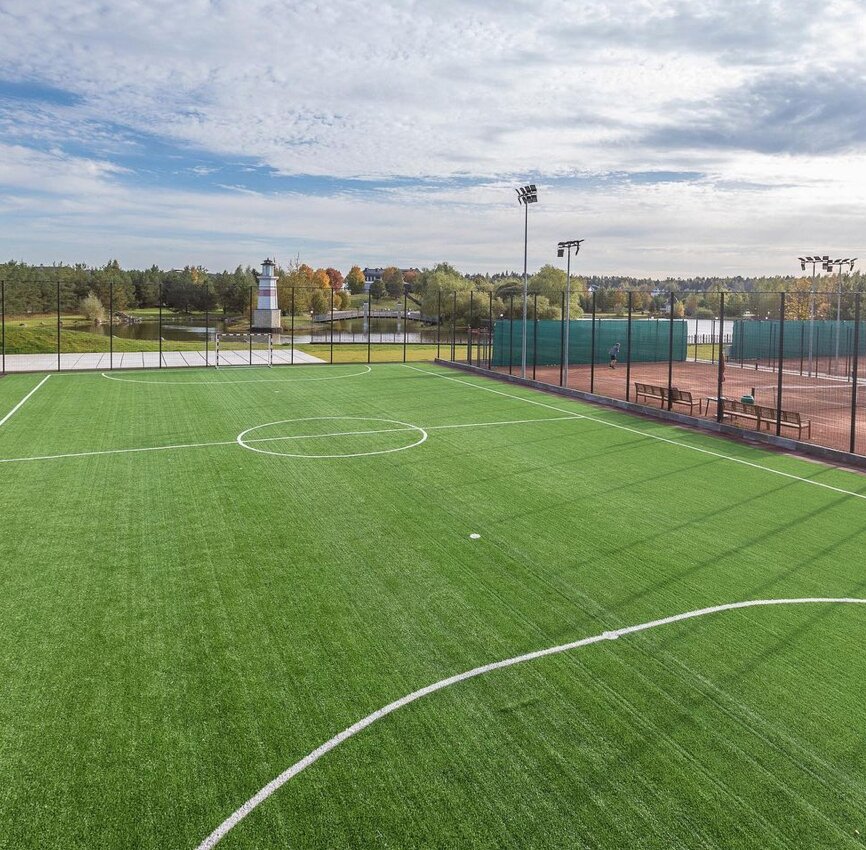 Фото Aston Martin Tower Art