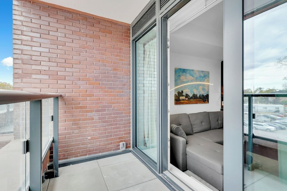 Фото Modern suite steps to port credit Go