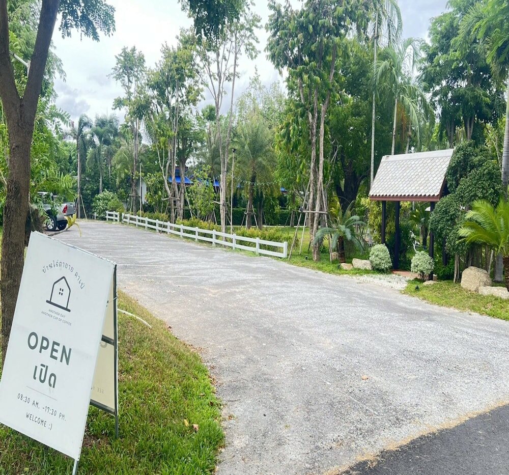 Фото Oyo 75510 BannRai Tayai Cafe and Resort