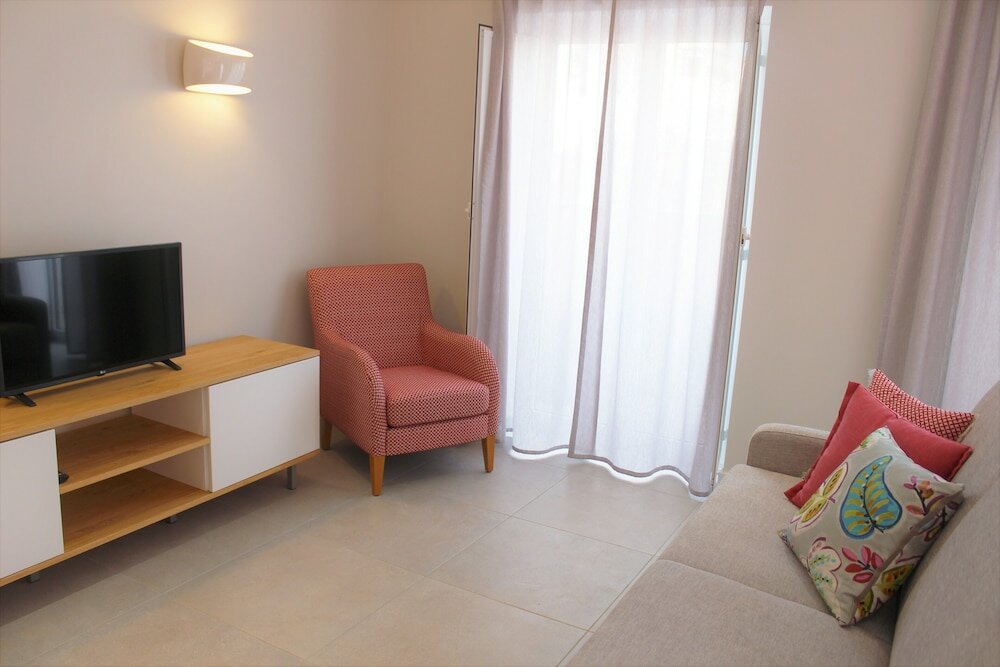 Фото Cardeal Suites & Apartments