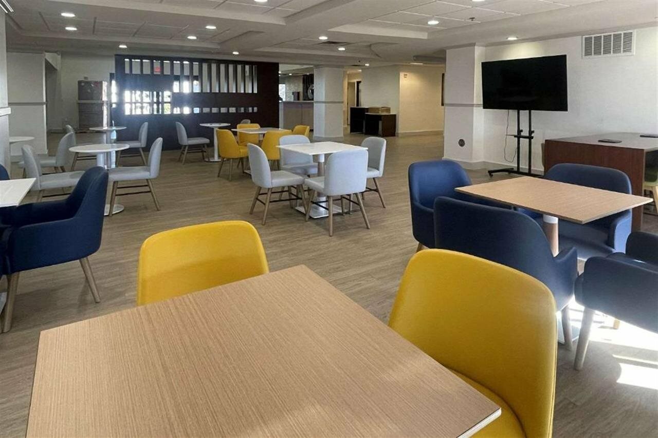 Фото Comfort Suites Austin Airport