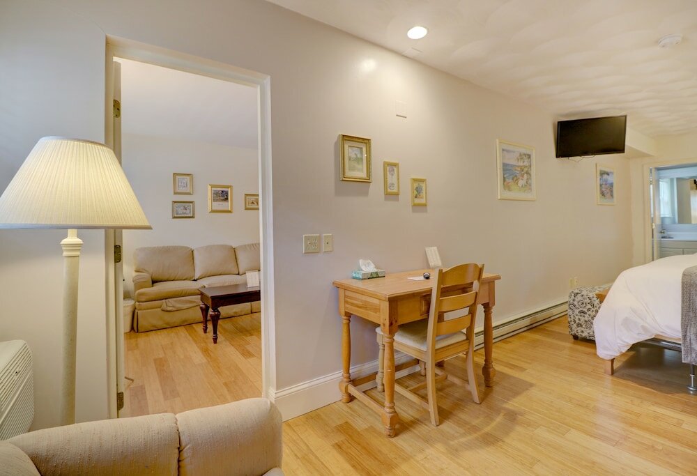 Фото Hamilton Village Inn