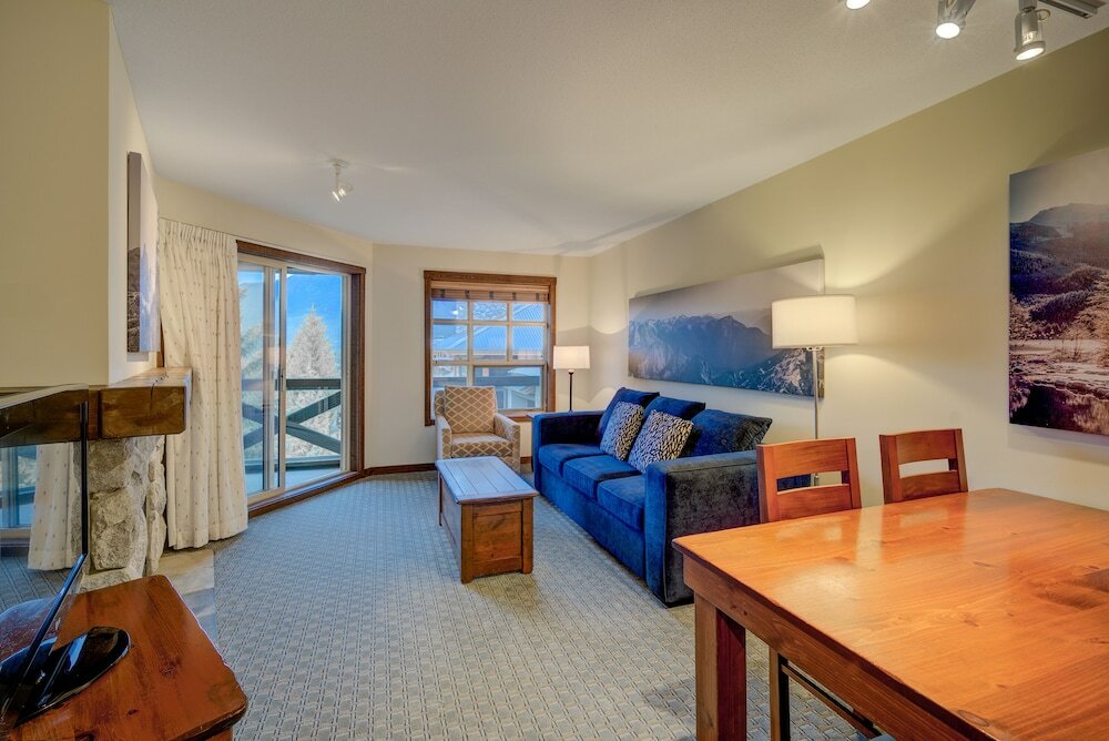 Фото Blackcomb Springs Suites by Clique