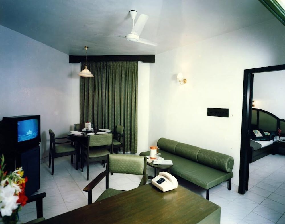 Фото Hotel Ashish Plaza