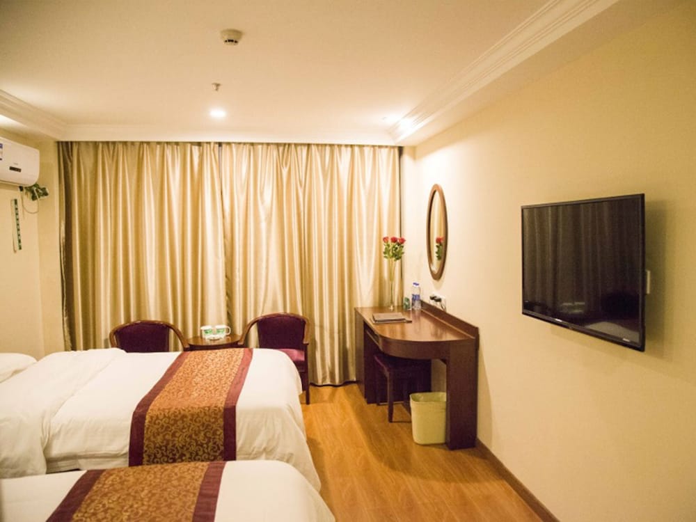 Фото GreenTree Inn TaiZhou XingHua WuLi Road WuLi Bridge Express Hotel