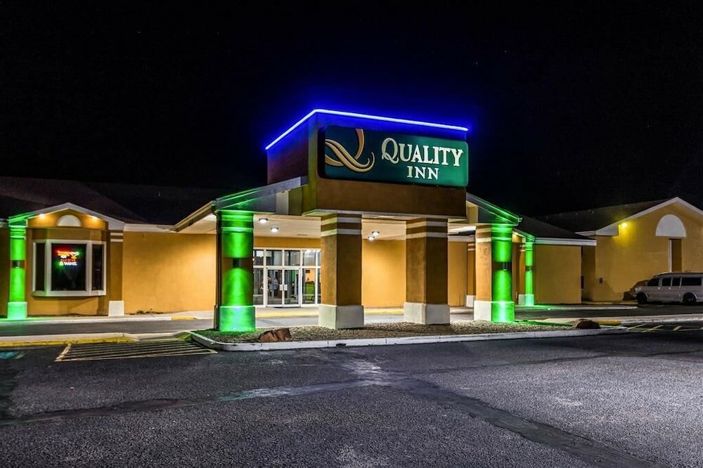 Фото Colby Inn and Suites