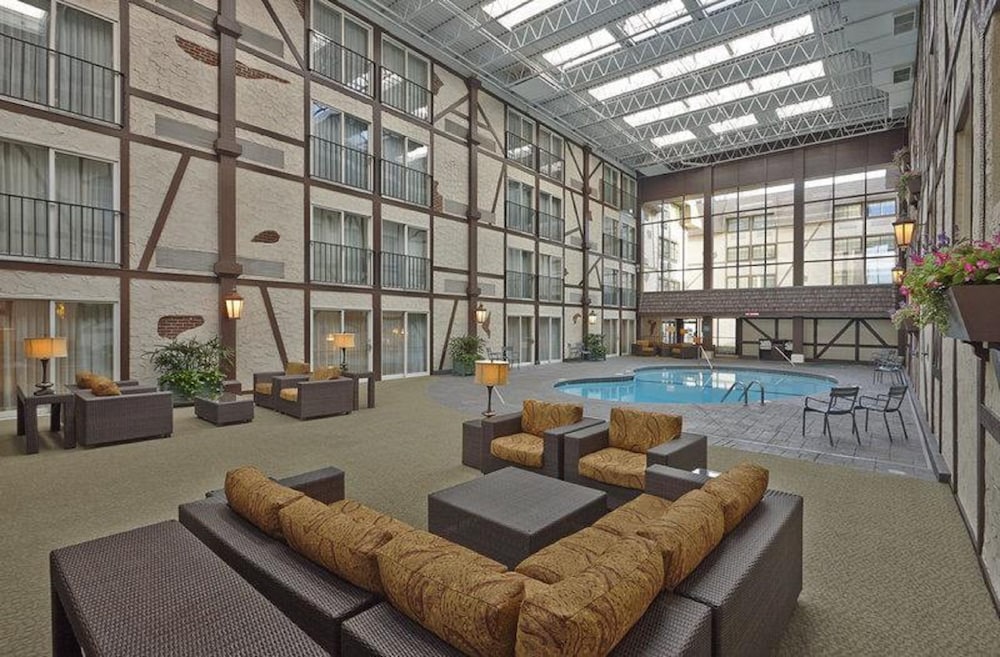 Фото Best Western Plus The Normandy Inn & Suites