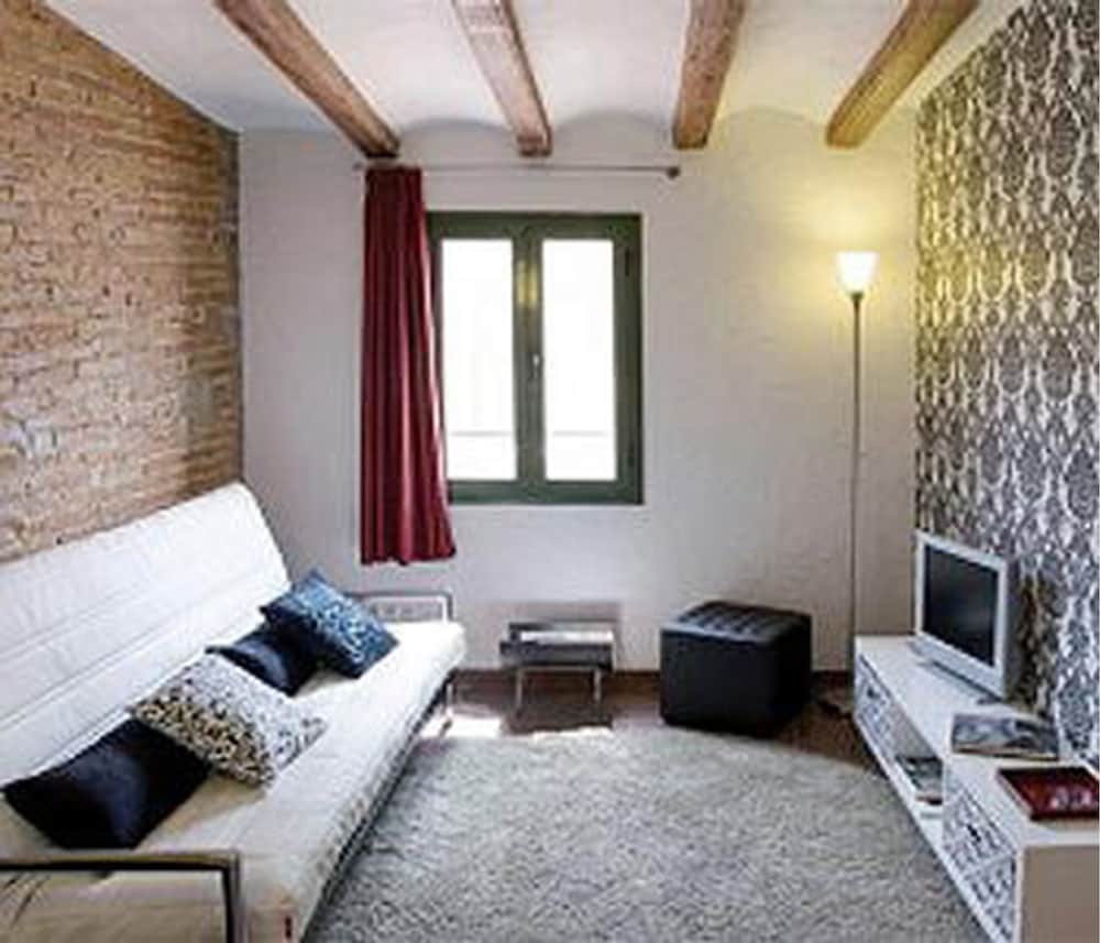 Фото Apartaments Ciutat Vella