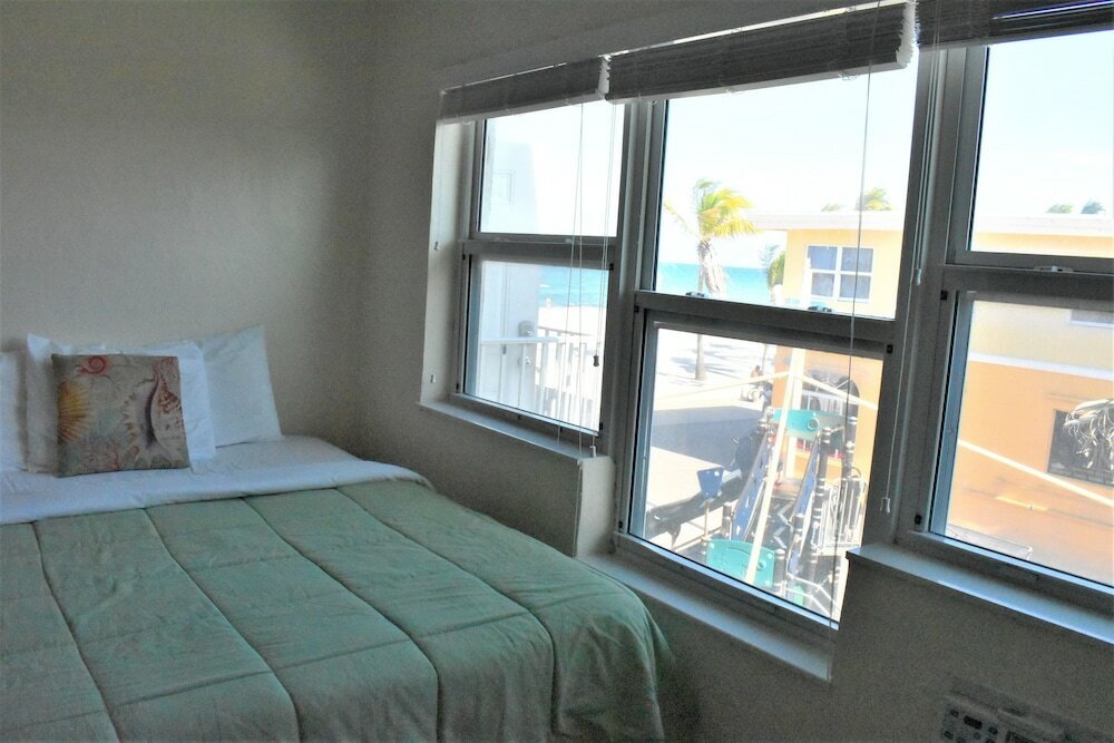 Фото Golden Sand Oceanfront