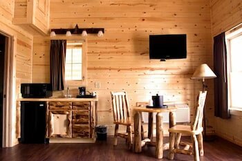Фото Cabins of Mackinaw