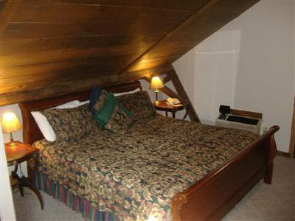 Фото Sturbridge Country Inn