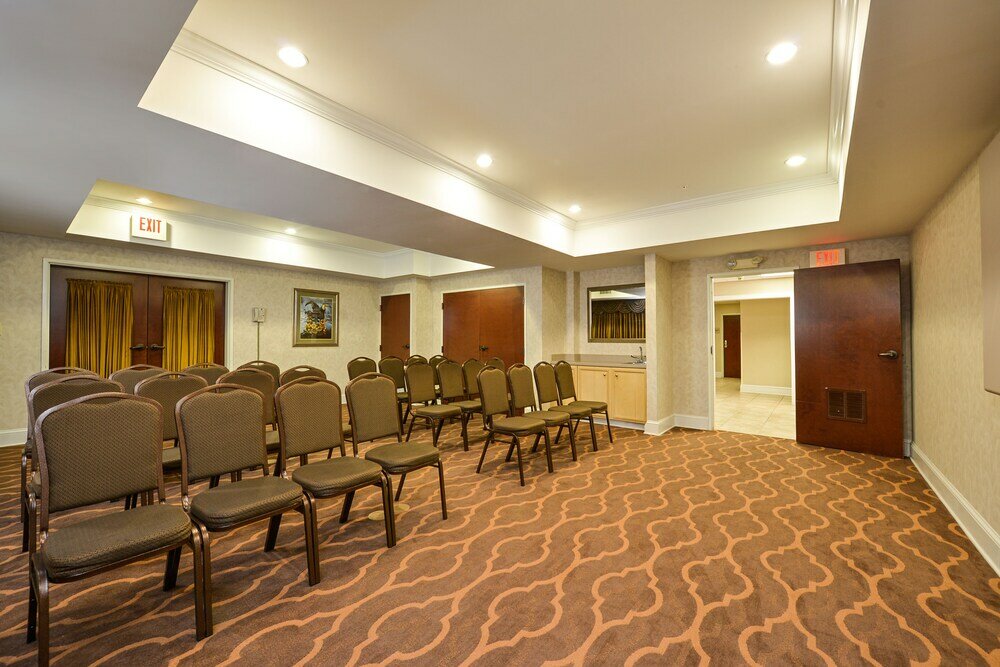 Фото Comfort Suites Myrtle Beach Central