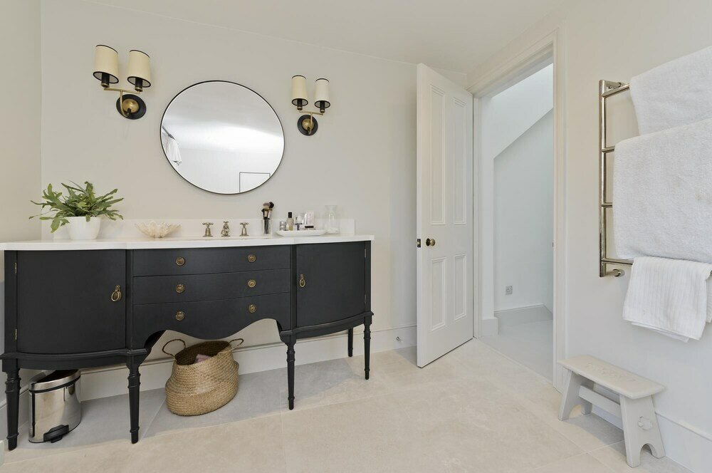 Фото Interior Designed House With Garden in North West London by Underthedoormat