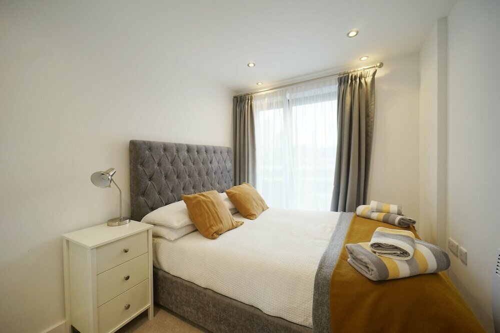 Hotel Modern 2 Bed Apartment With Juliet Balcony - Dhb Stays, Leeds, photo