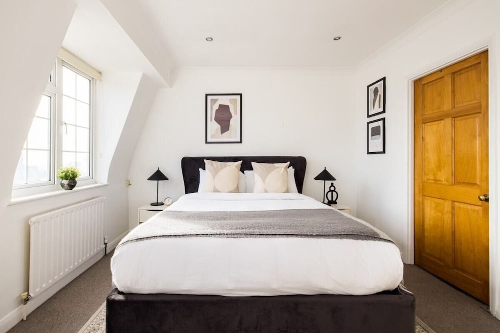 Фото The Mill Hill Wonder - Inviting 3bdr House With Garden