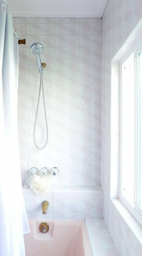 Фото Spacious House on Melrose w Private Backyard Gym