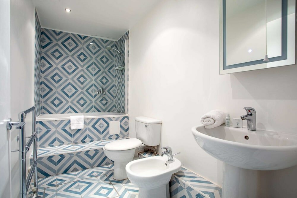 Фото Two Bed Notting Hill Gem