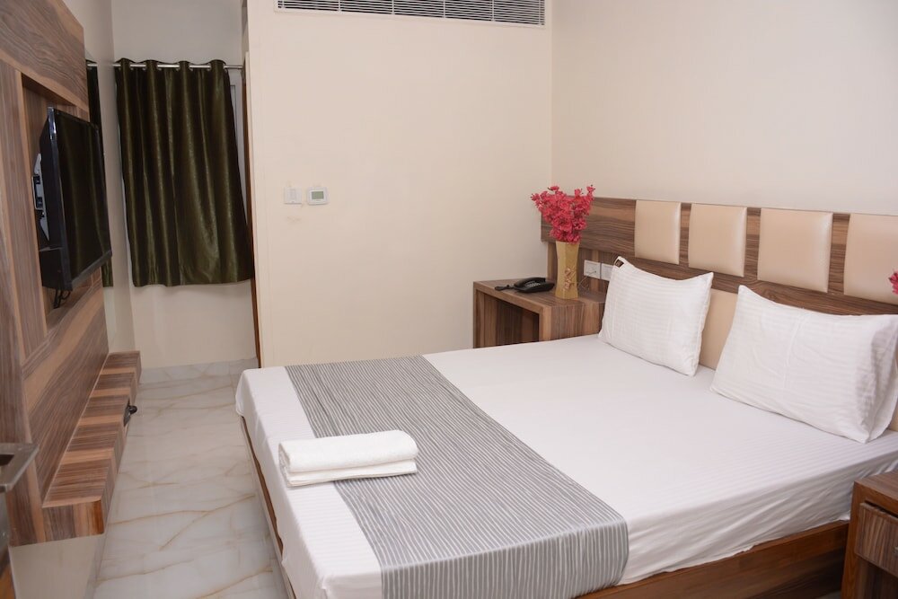 Фото Hotel Golden Oasis Delhi