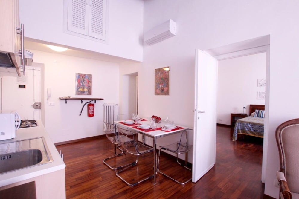 Фото Monticelli Viola