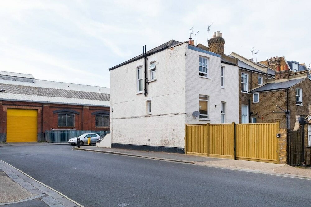 Фото Beautiful Brook Green 2 bed Flat, Close to Tube