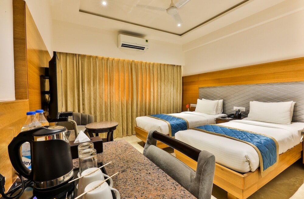 Фото Hotel Vbr Grand Inn