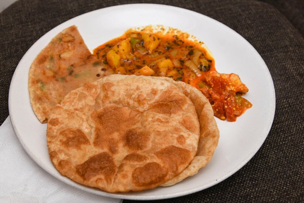 Фото Oyo Flagship 18270 Eon Studio Apartments