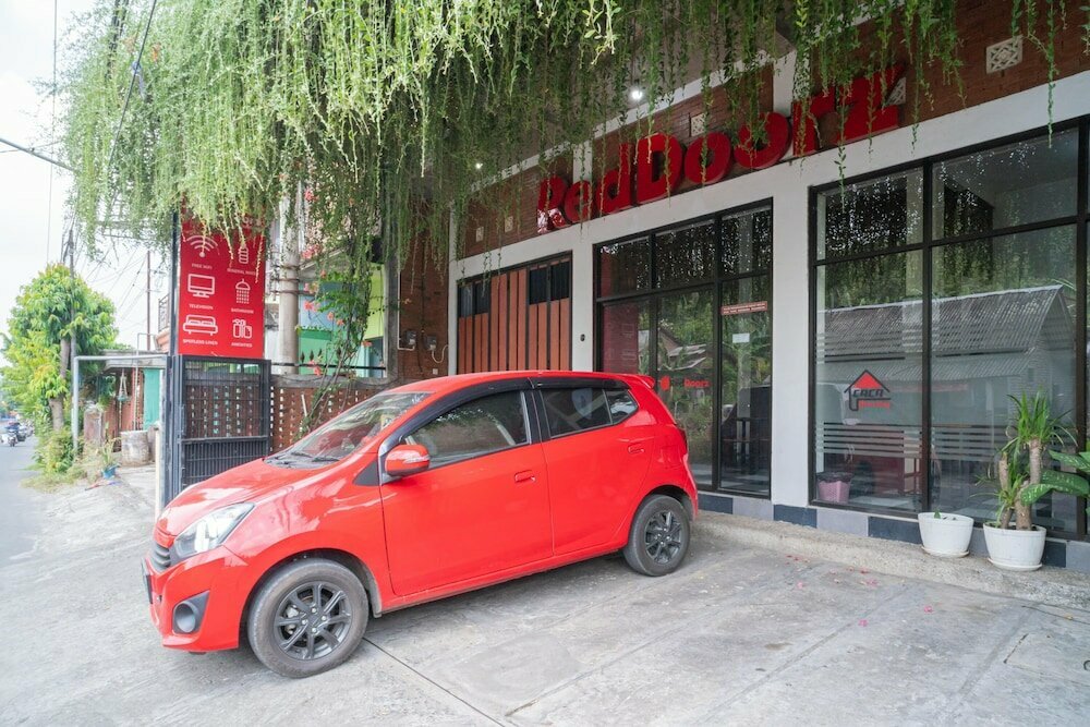 Hotel RedDoorz Syariah @ Selomangleng Kediri, Kediri, photo