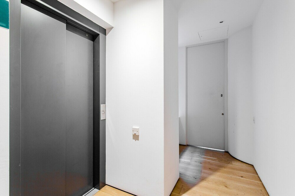 Фото 2 Bed 2 Bath Apartment Off Regent Street