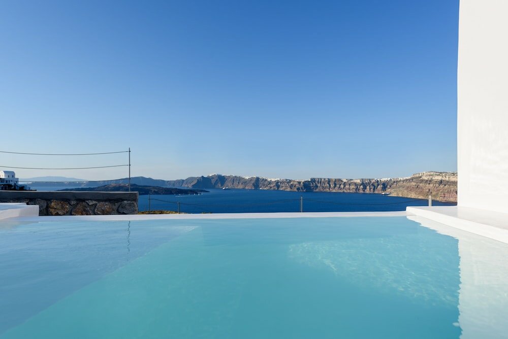 Фото Earino Suites & Villas