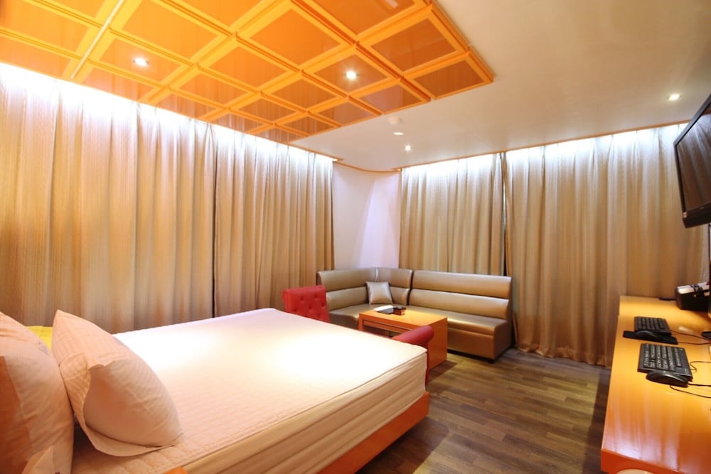 Фото Busan Myeongji W