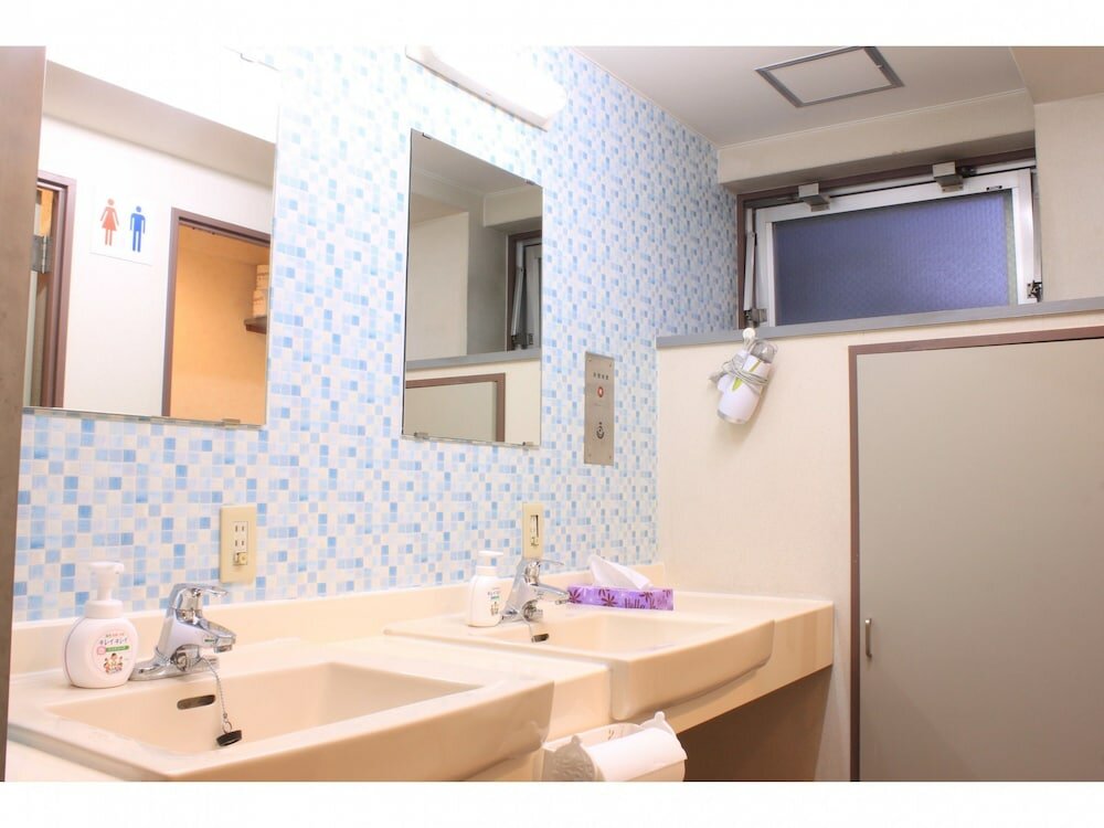 Фото T&k Hostel Kobe Sannomiya East