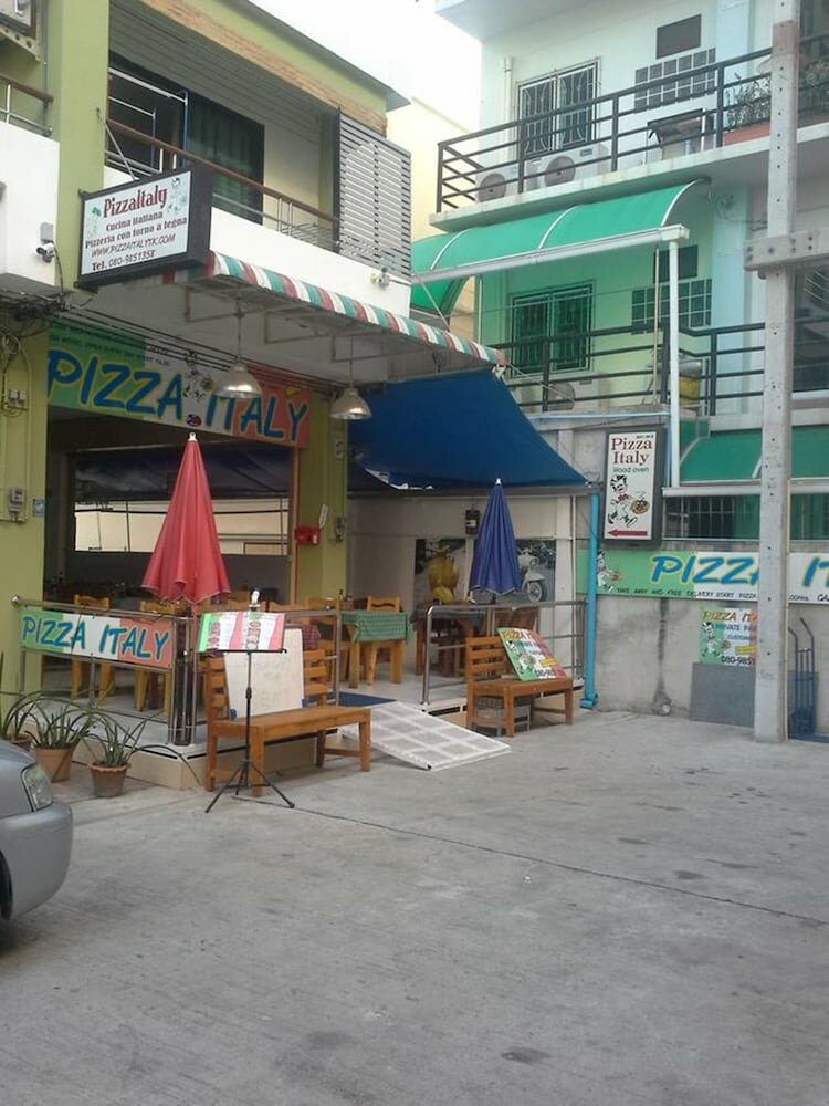 Hotel Pizza Italy Restaurant and Guesthouse, Pattaya, photo