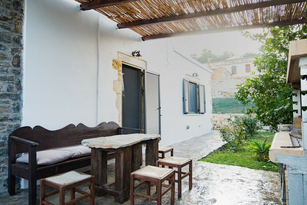 Фото Traditional Villa in Fres