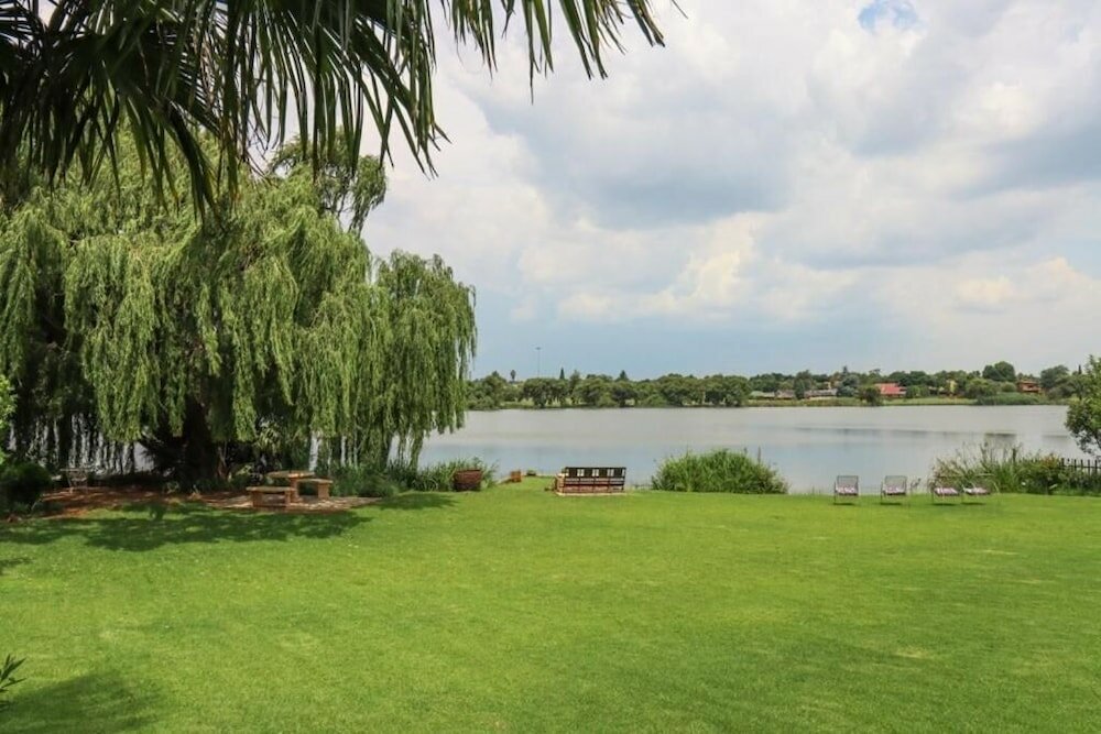 Фото The Lakehouse Guest House