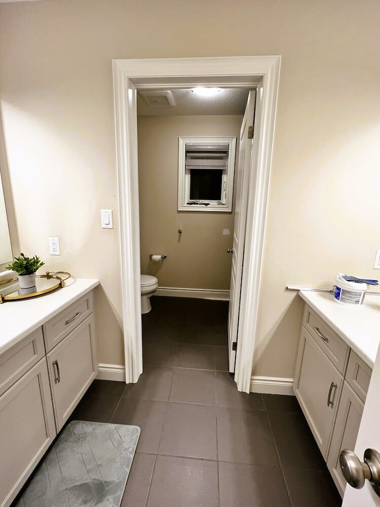 Фото Spacious Private Comfortable Home