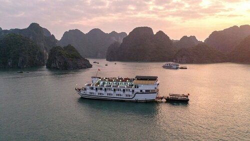 Гостиница La Regina Classic Cruise в Халонге