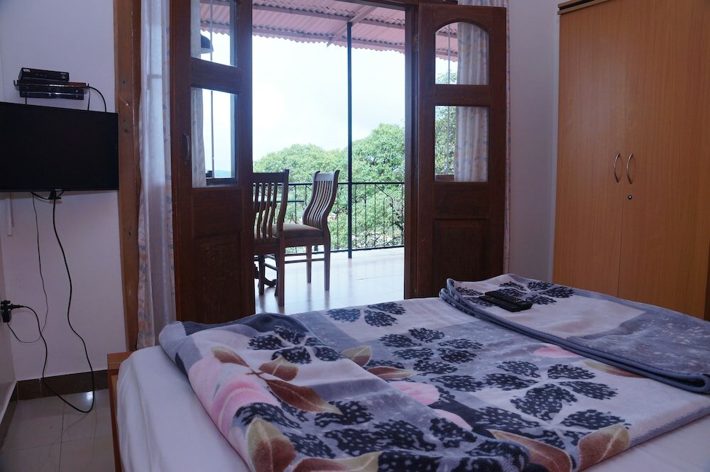 Фото Hotel Godai Girikunj