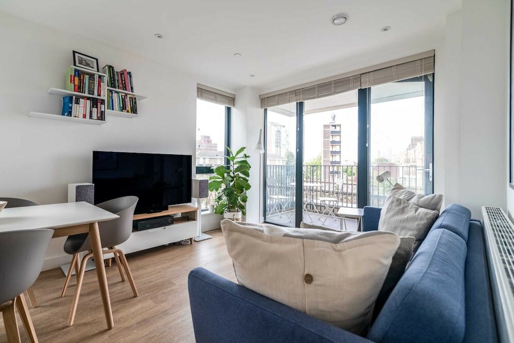 Фото Modern Brixton Jewel Apartment