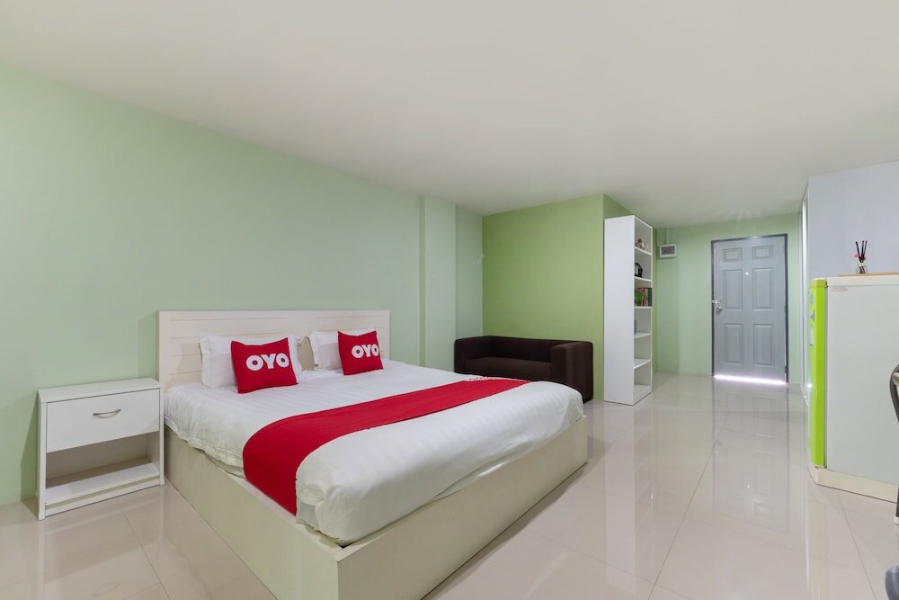 Фото Oyo 75363 V Place Apartment