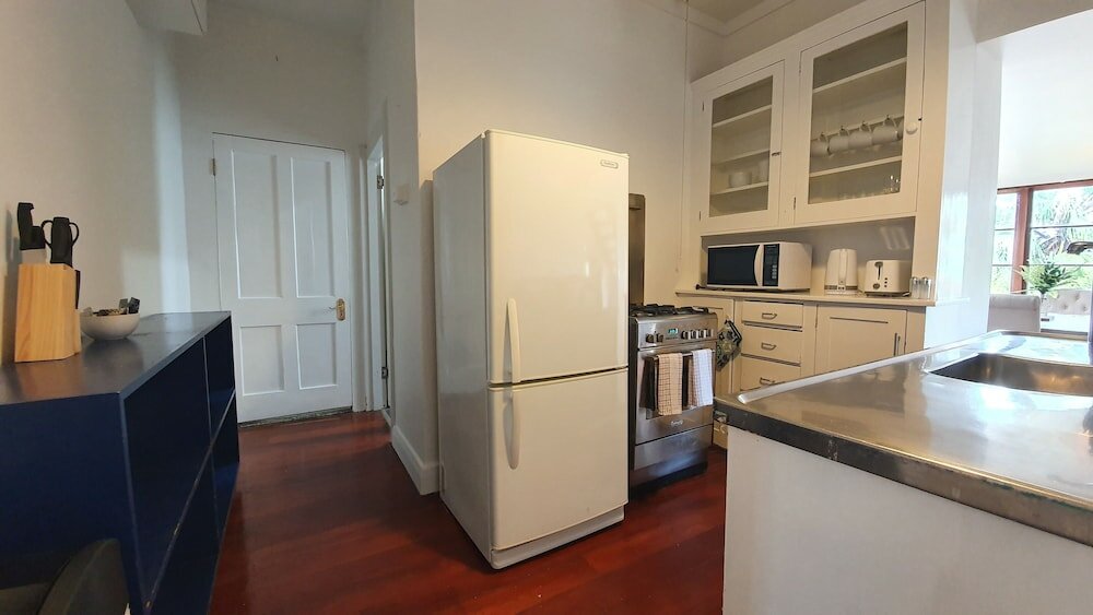 Фото Bright and Modern Oasis in Kingsland