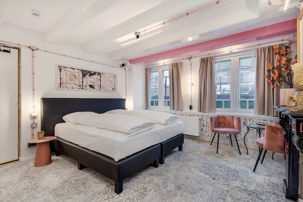 Фото The Monument Hotel