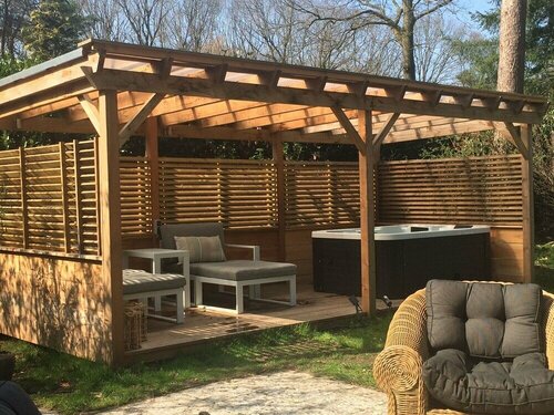 Гостиница Detached Villa with Enclosed Wooded Garden with Lawn, Hot Tub, Infrared Sauna