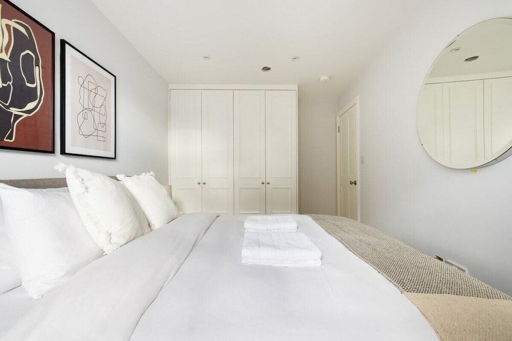 Фото The Margravine Maisonette - Modern & Bright 2bdr Flat