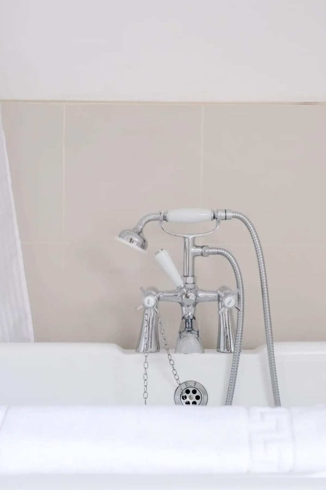 Фото Beautiful and Central 3 Bedroom Retreat in Angel